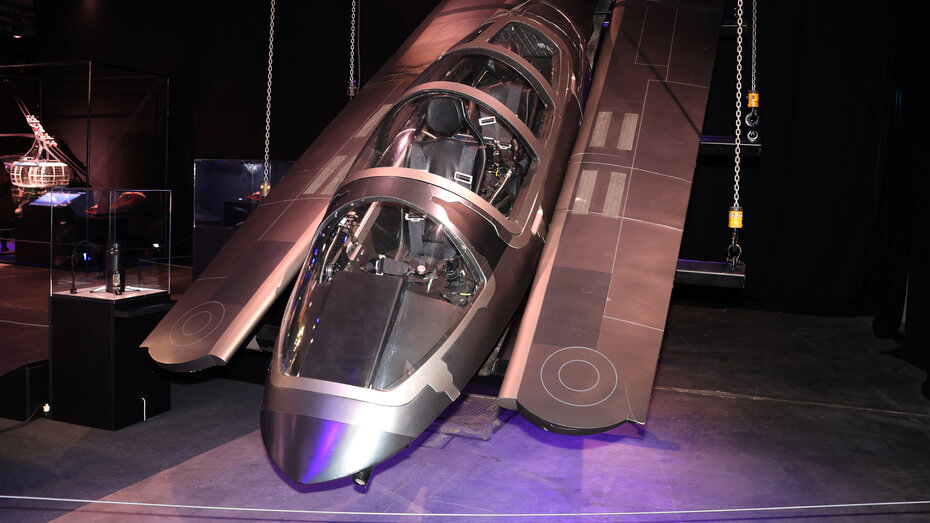 Gleiter "Stealthy Bird" aus James Bond.