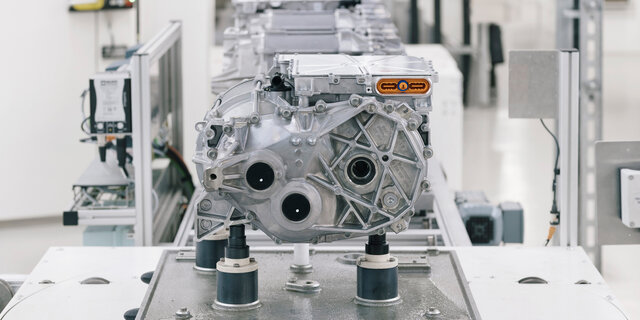 Ein Elektromotor in der Fabrik