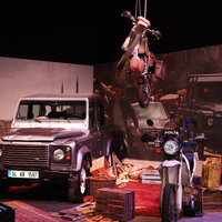 Ein paar Autos aus der James Bond Ausstellung.