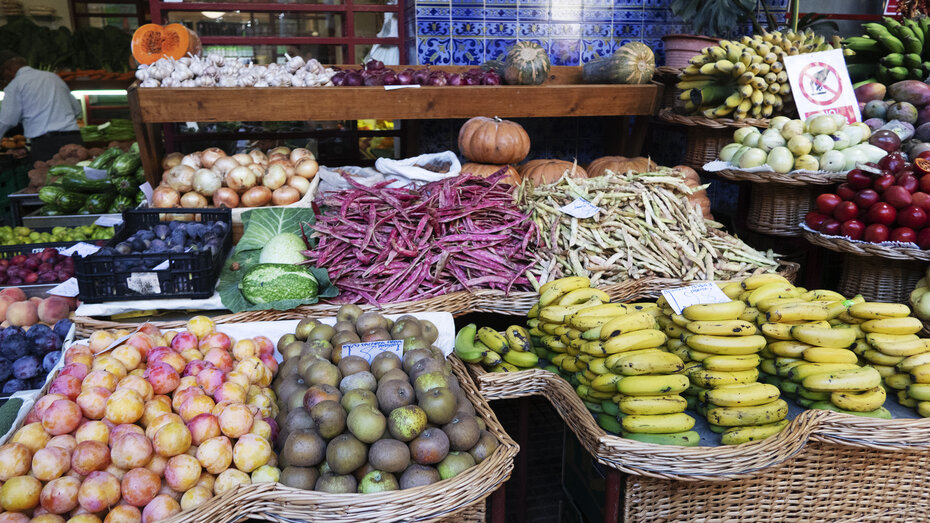 Ein Obststand auf dem Markt in Funchal.