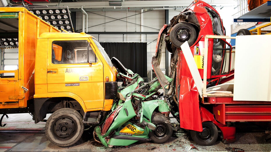 2015-11_Crashtest_Lkw_02.jpg