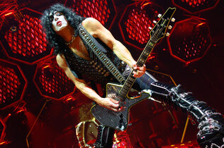 2022_06_kiss_paul_stanley_IV_3er_3.jpg
