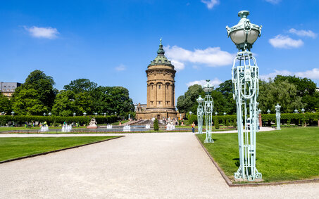 Der 60 Meter hohe Wasserturm ist eines der bekanntes Wahrzeichen Mannheims