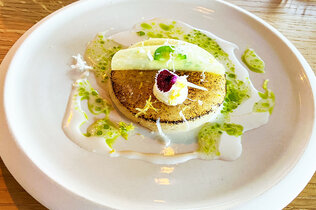 Kolrabi-Kreation von Sternekoch Dennis Maier im Restaurant „The Tourist Trap“ auf dem Museumsschiff am Neckar. 