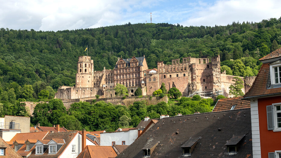 Schlossruine Heidelberger über der Stadt am Abhang des Königsstuhl