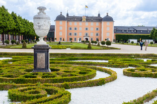 Blick auf Schloss Schwetzingen vom Barockgarten aus