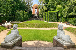 Naturtheater mit Apollotempel im Schlosspark Schwetzingen