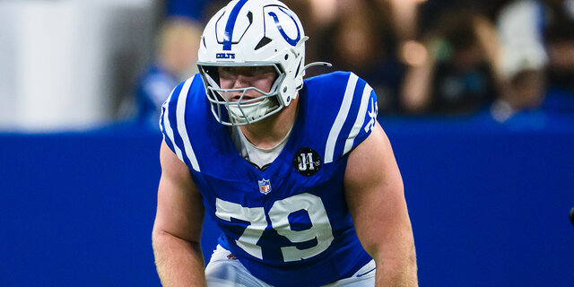 Nahaufnahme des österreichischen NFL-Profis Bernhard Raimann während eines Spiels.