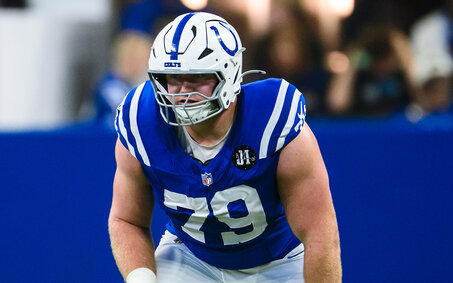 Nahaufnahme des österreichischen NFL-Profis Bernhard Raimann während eines Spiels.