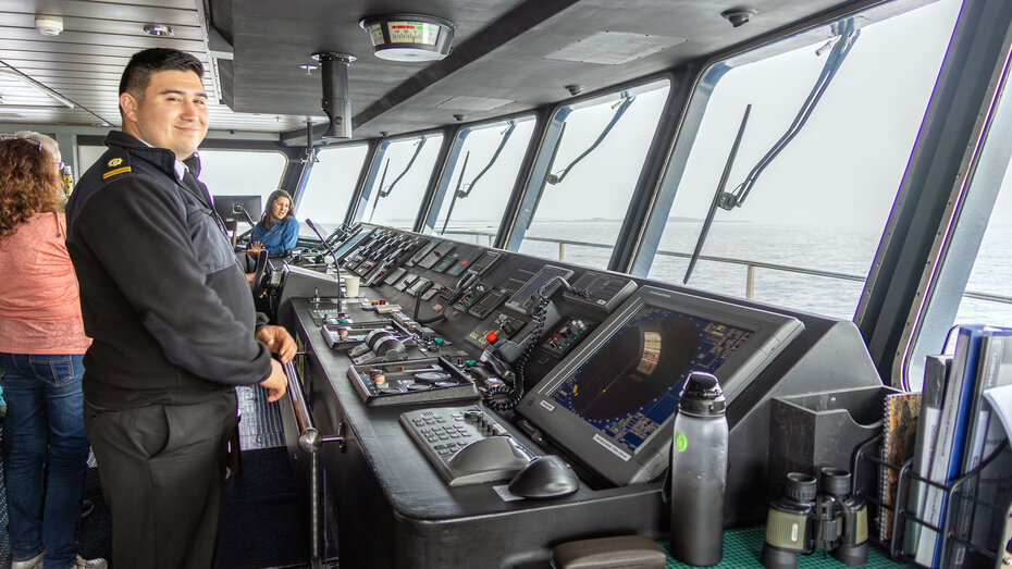 Erster Offizier auf der Brücke der Stella