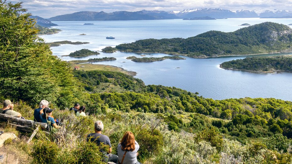 Blick vom Aussichtspunkt hoch über der Wulaia-Bucht 