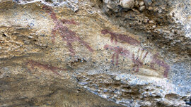 Rotbraune Felsenmalerei mit Cuanaco, Puma und Condor