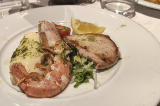 Fischgericht auf der MSC World Europa.