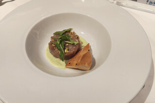 Ein Fischtartar auf der MSC World Europa.