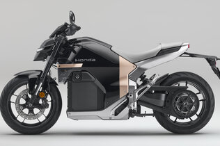 Honda WN7 von der Seite fotografiert