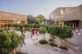 2309-OC-Architektur-Schwenkel-01(c) Outletcity Metzingen (Kopie)_CMS.jpeg