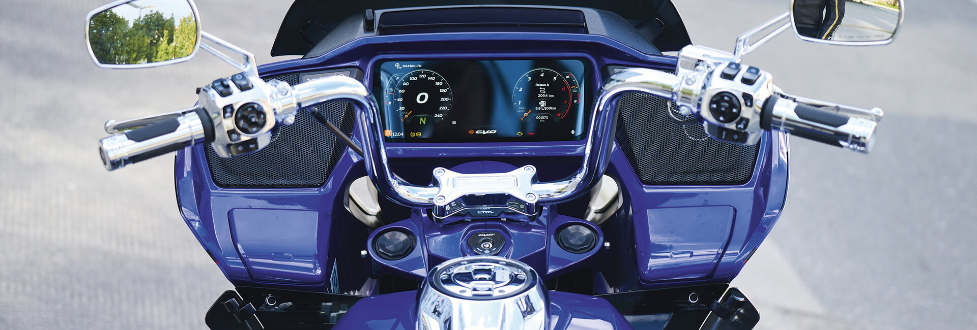 Cockpit der Harley Davidson Road Glide CVO