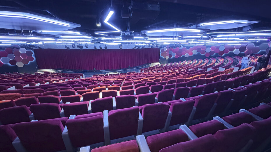 Das Theater auf einem Kreuzfahrtschiff.