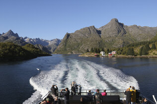 Spektakuläre Bootsfahrt durch die Fjorde. 