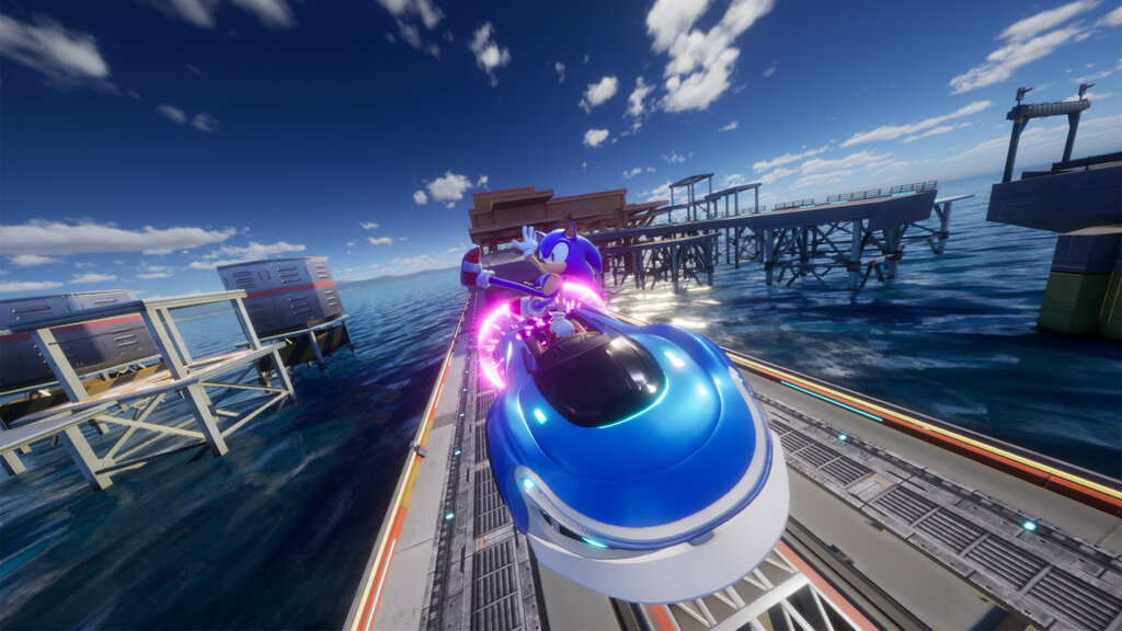 Screenshot aus Sonic Racing: Crossworlds. Sonic fliegt in blauem Auto.