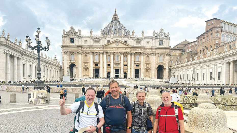Ankunft in Rom: Vier Männer sind nach Rom gepilgert.