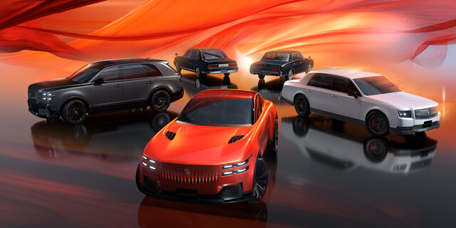 Drei schwarze, ein weißes und ein oranges Auto von Century im Kreis aufgestellt