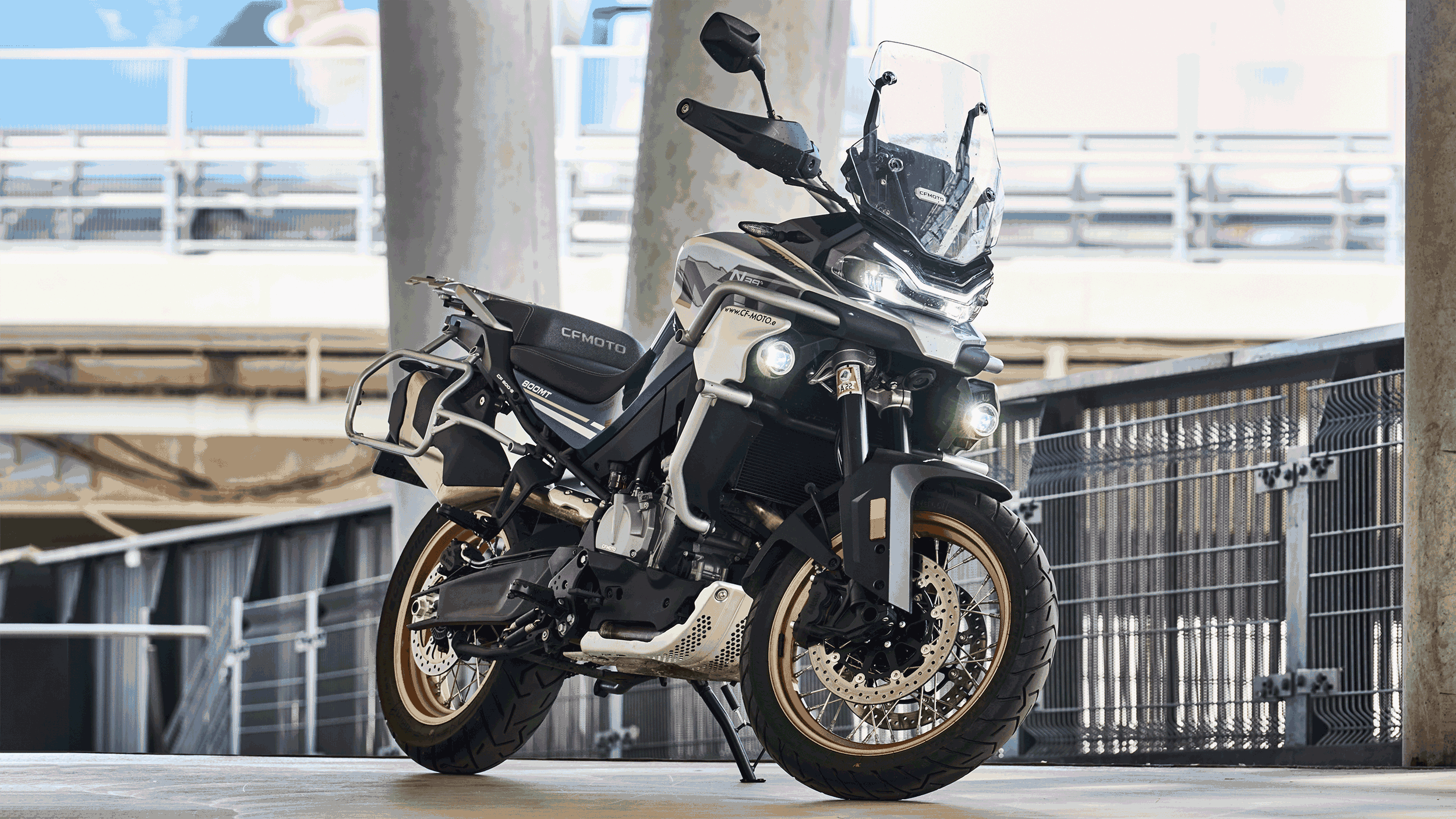 CF-MOTO-800-MT_Koffer_CMS.gif