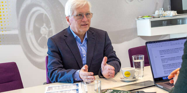 Professor Manfred Schrödl beim ÖAMTC während des Interviews mit Stephan Höckner