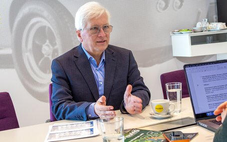 Professor Manfred Schrödl beim ÖAMTC während des Interviews mit Stephan Höckner