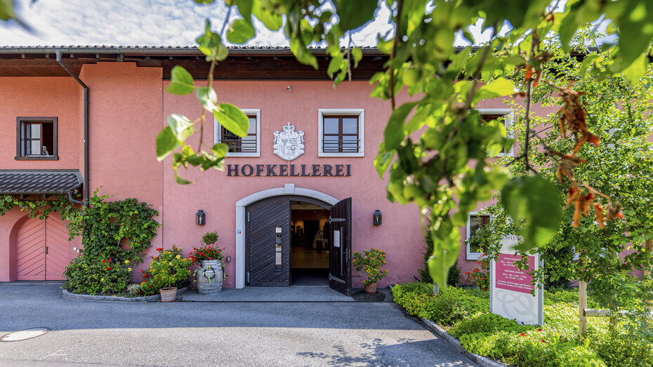 Die Außenansicht von der Hofkellerei.