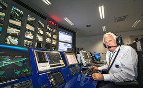 Charlie Whiting_2014-06_HE_24_CMS.jpg Helmut Eckler