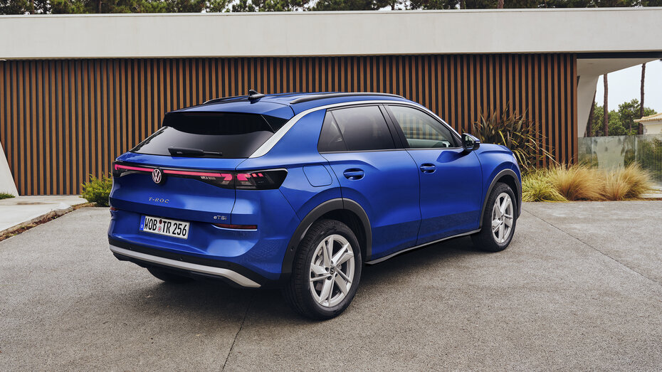 Heck eines blauen VW T-Roc.