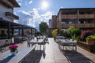 Die Terrasse vom Dolomitenhof.