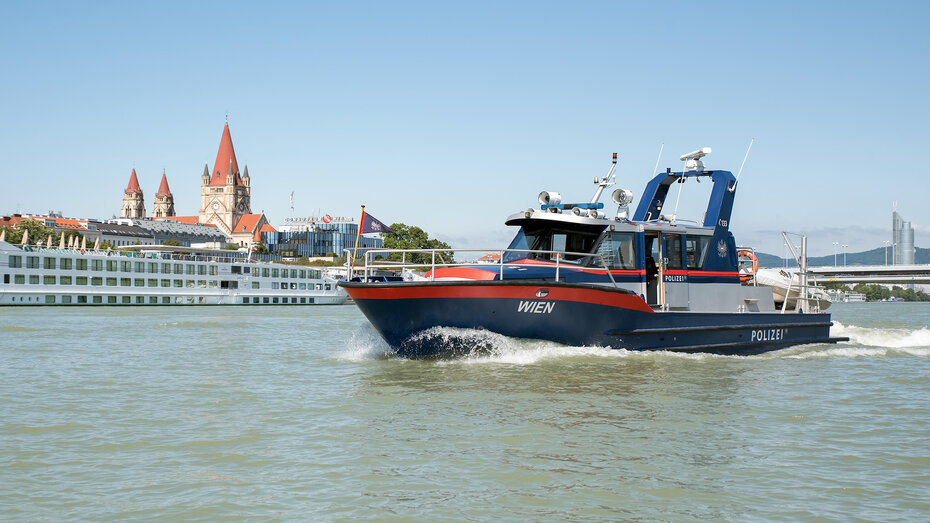 Donaudienst 01cLPD Wien_Bernhard Elbe.jpg