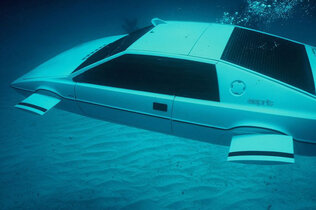 Lotus Esprit S1 unter Wasser