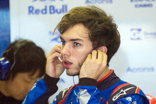 Gasly Pierre_Box_HE_023_CMS.JPG