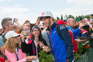 Gasly Pierre_Green Carpet_HE_080_CMS.JPG