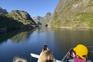 Spektakuläre Bootsfahrt durch die Fjorde. 