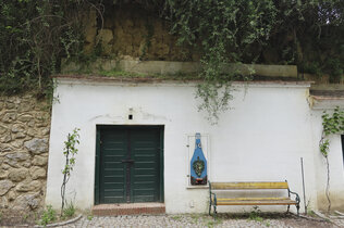 Der Eingang zu einem Weinkeller in der Kellergasse.