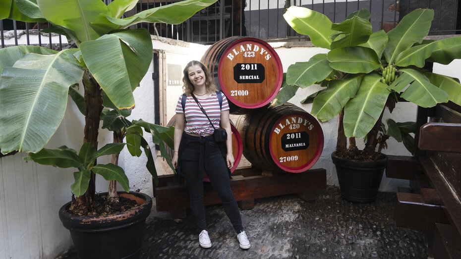 Redakteurin Verena Schauer im Weinhaus Blandys.