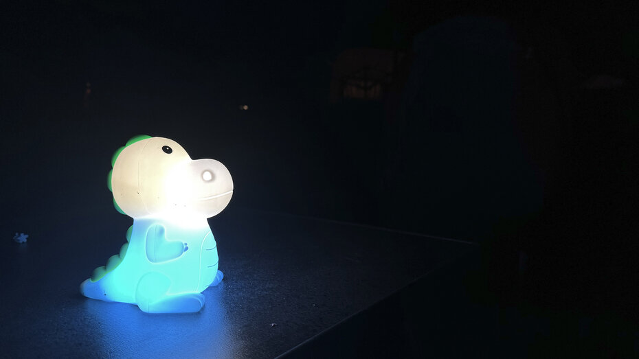 Der Leucht-Dino als Lampe.