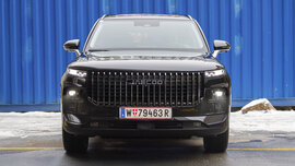 Großes, schwarzes SUV