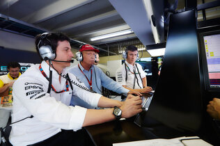 Lauda Niki_Werksbilder_Mercedes_Sept17_M15679_CMS.jpg