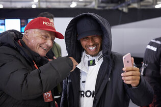 Lauda Niki_Werksbilder_Mercedes_Sept17_M63826_CMS.jpg