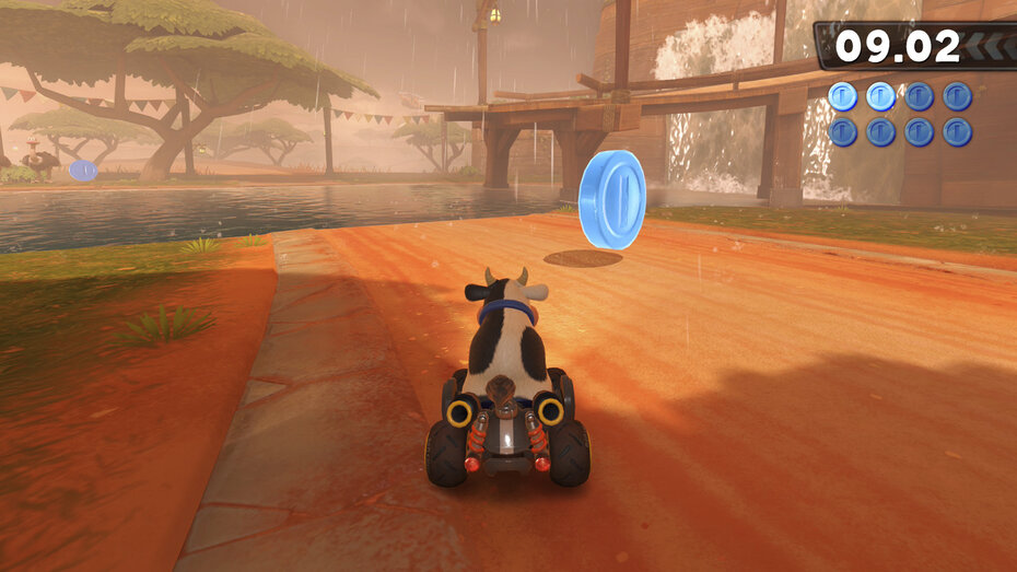 Screenshot aus Mario Kart World. Die Kuh raced über die Map Wildtierpark, die optisch wie eine Safari aussieht.