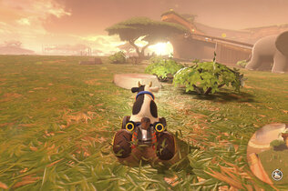 Screenshot aus Mario Kart World. Die Kuh raced über die Map Wildtierpark, die optisch wie eine Safari aussieht.
