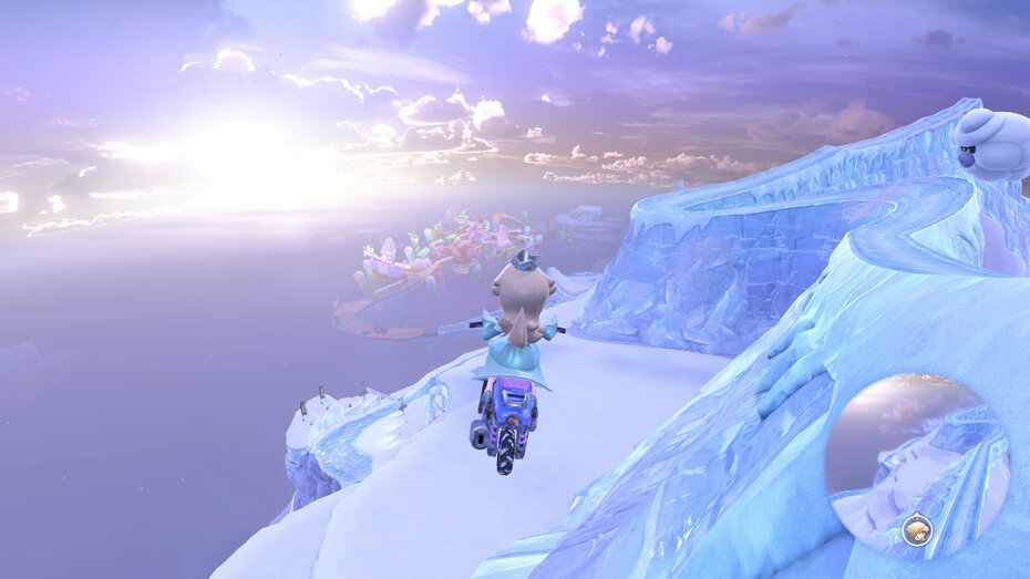 Screenshot aus Mario Kart World. Rosalina fährt auf der Strecke Aurora Ausblick, man sieht einen Ausblick auf eine Eislandschaft, Meer und einen Sonnenuntergang am Horizont.