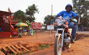 Motorrad Taxis Uganda_Owen_CMS.jpg Henrike Brandstötter, Michael Hafner
