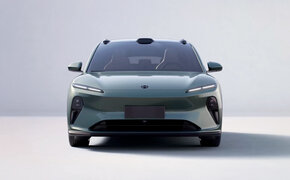 Grüner NIO ET5 Touring von vorne