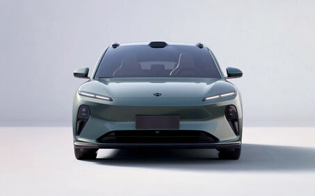 Grüner NIO ET5 Touring von vorne